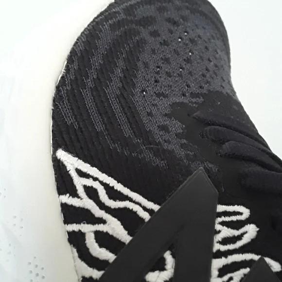 NWT New Balance Fresh Foam 1080 V10, Size 6.5 womens - Picture 9 of 9